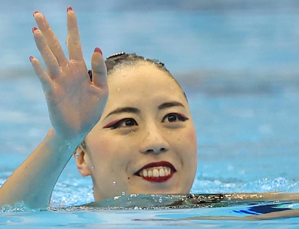 女子ソロＦＲ予選　演技を終え笑顔を見せる乾友紀子