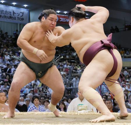 錦木が単独首位、大栄翔３敗　豊昇龍は２敗堅持、霧島５勝目