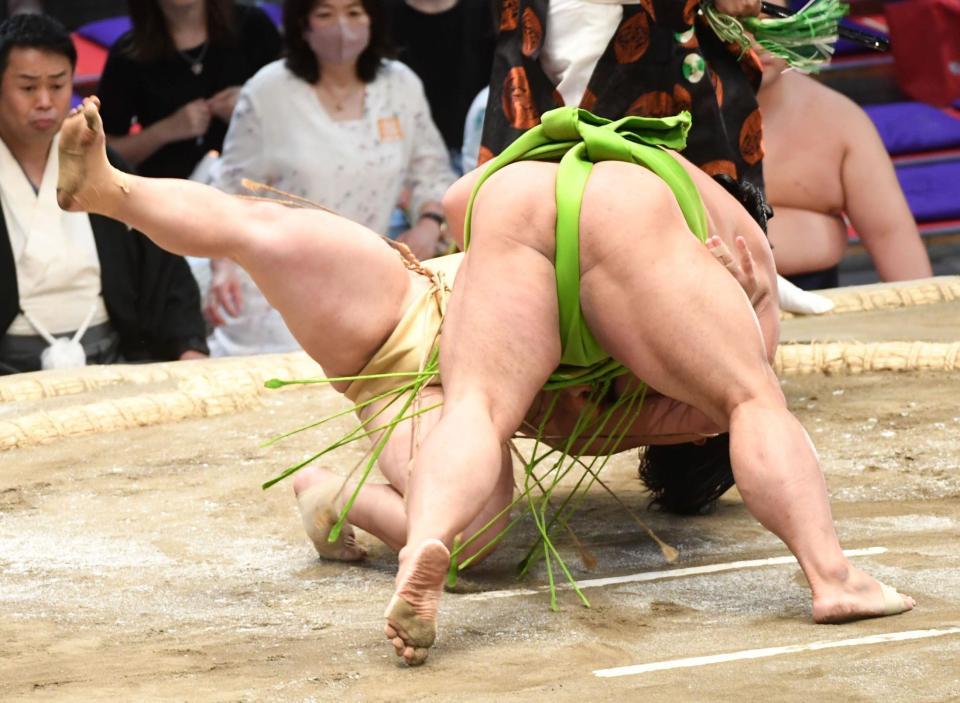 新十両の輝鵬が負傷 左足親指痛めたか 勝ち越しまであと1勝も