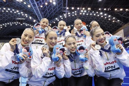 　チームＦＲで銀メダルを獲得した日本＝マリンメッセ福岡