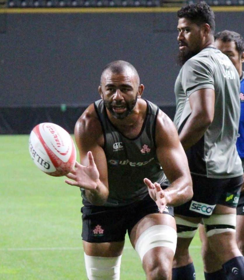 　試合会場で前日練習をするリーチ・マイケル