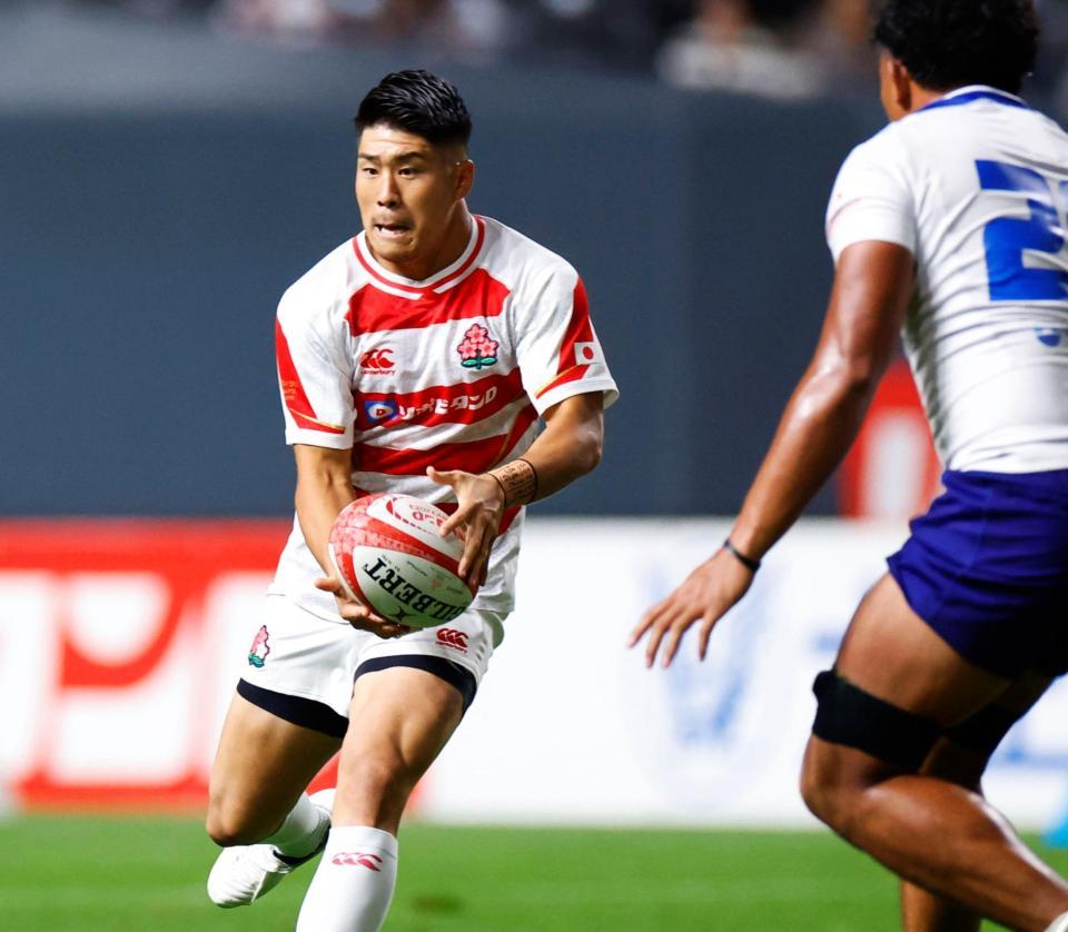 　後半、攻め込む松田