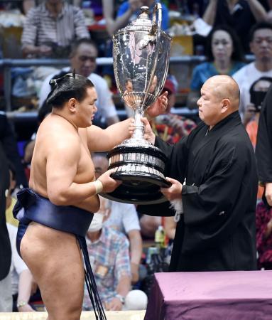 豊昇龍が初優勝、決定戦制す　１２勝３敗、名古屋場所