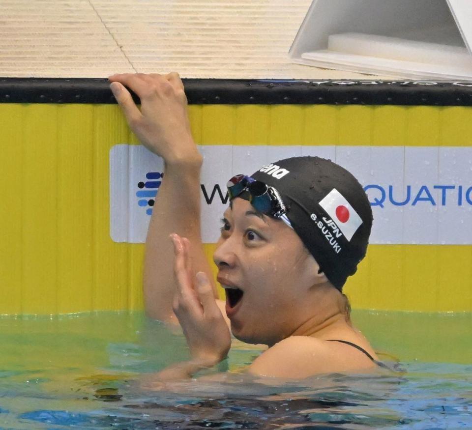 　女子１００メートル平泳ぎ予選を泳ぎ終え、自身の順位に驚きを隠せない鈴木聡美（撮影・中田匡峻）