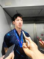 　取材に応じる石川祐希