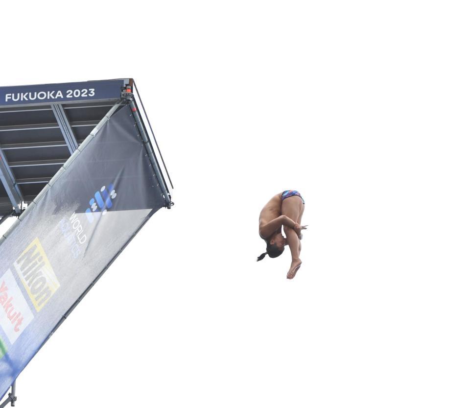 　ハイダイビング、２本目を飛ぶ荒田恭兵（撮影・中田匡峻）