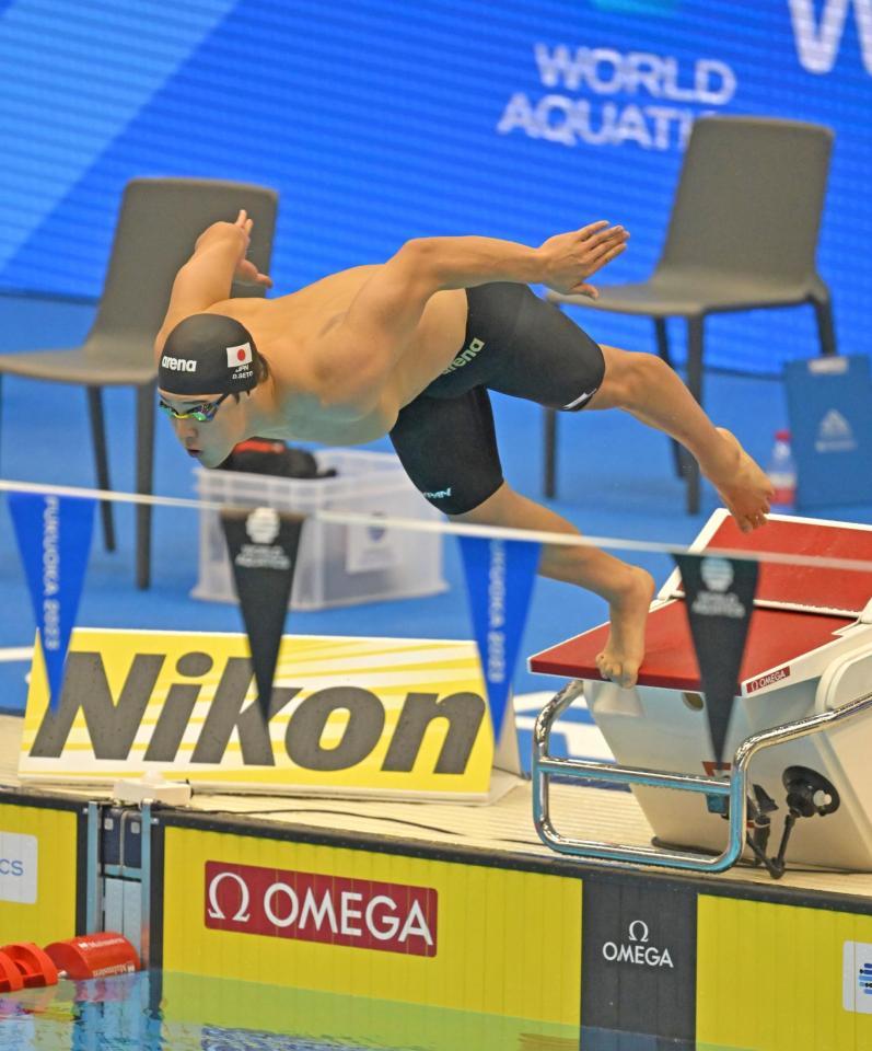 　男子２００メートル個人メドレー予選、勢いよくスタートする瀬戸大也（撮影・中田匡峻）