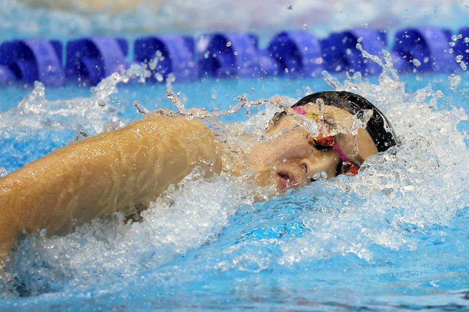 　力泳する池江璃花子