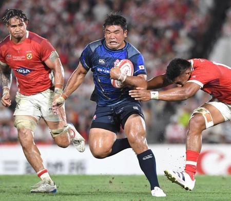 　後半、攻め上がる具智元（中央）＝撮影・北村雅宏