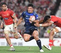 　後半、攻め上がる具智元（中央）＝撮影・北村雅宏