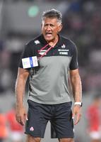 　試合前、げきを飛ばすジェイミー・ジョセフヘッドコーチ（撮影・北村雅宏）