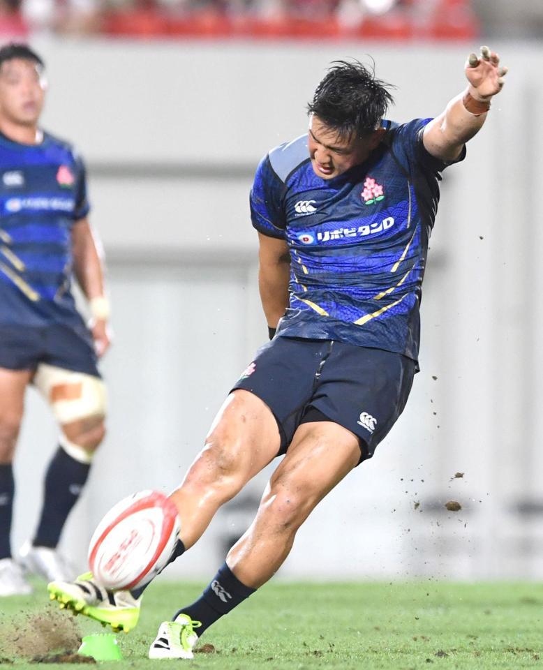 　前半、ペナルティーゴールを決める李承信（撮影・北村雅宏）