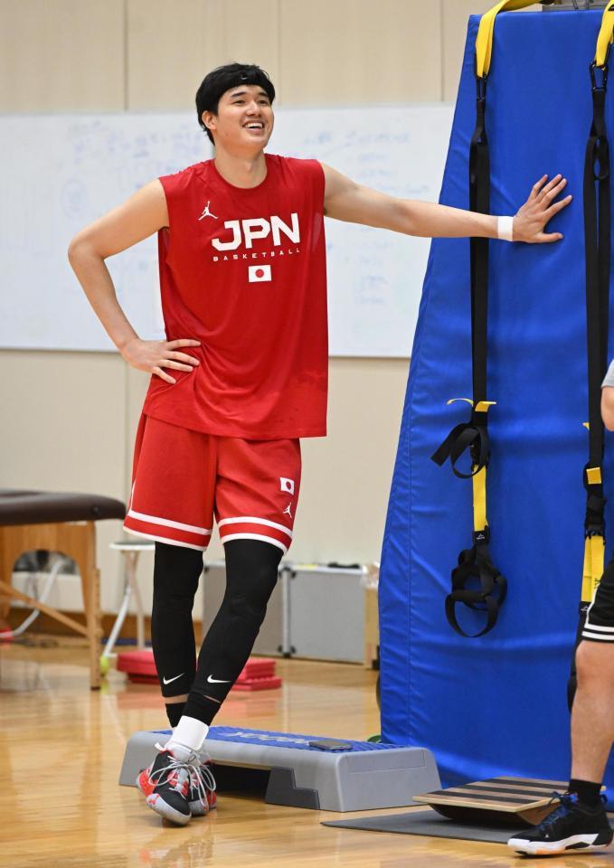 　合流し笑顔の渡辺雄太（撮影・金田祐二）