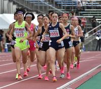 　女子１５００ｍ予選に出場したドルーリー朱瑛里（中央）＝撮影・中島達哉