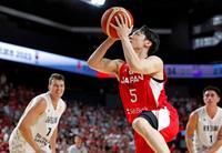 　第２クオーター、シュートを決める河村