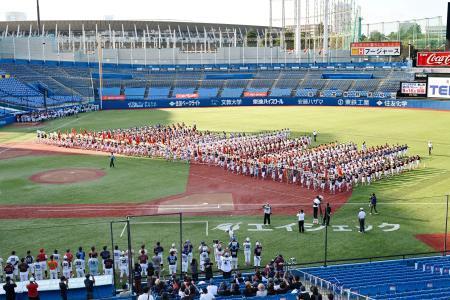 　小学生野球の高円宮賜杯第４３回全日本学童軟式野球大会マクドナルド・トーナメントの開会式＝５日、神宮