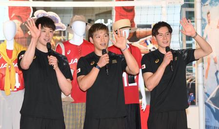 　アシックスの記念イベントに登場した（左から）石川祐希、西田有志、高橋藍（撮影・堀内翔）