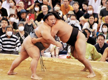 全休の貴景勝、夏巡業に合流　秋場所かど番、膝は快方へ