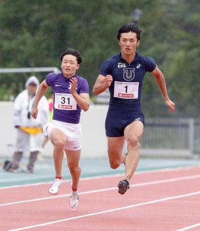 　男子１００メートルで10秒20をマークした柳田大輝（右）