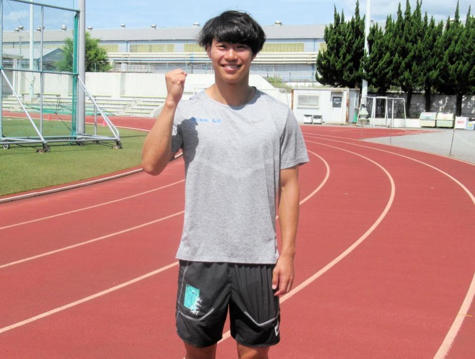 　世界陸上の日本代表に選ばれ取材に応じた坂井