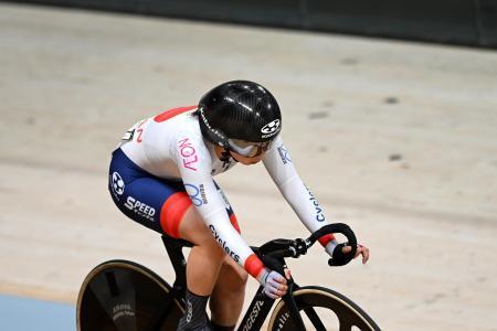 　自転車トラック種目の世界選手権女子ポイントレースで銅メダルを獲得した内野艶和＝８日、グラスゴー（ゲッティ＝共同）