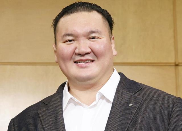 元白鵬「稽古場にレジェンド来たよ」力士に囲まれたラミレス氏の姿に驚きの声も　「小さく見えた」「白鵬さん大きい」