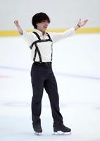 男子フリーの演技を終え、笑顔を見せる三浦佳生＝大津市の木下カンセーアイスアリーナ