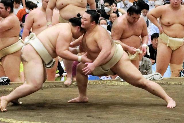 朝乃山「痛みはほぼない」負傷の左腕「伸ばす手前でひっかかる」１８日の巡業から復帰