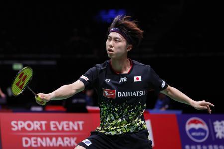 　男子シングルス１回戦　オーストリア選手と対戦する奈良岡功大＝コペンハーゲン（共同）