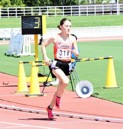 　女子１５００メートルで優勝したドルーリー朱瑛里
