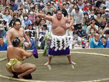 横綱照ノ富士は秋場所へ慎重　夏巡業終了、取組入れず
