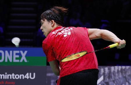 　男子シングルス決勝　タイのクンラウット・ウィチドサルンと対戦する奈良岡功大＝コペンハーゲン（共同）