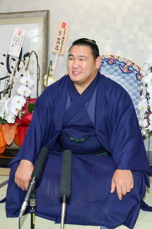 新大関の豊昇龍「優勝狙いたい」　夏巡業でファンから祝福
