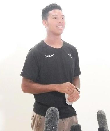 サニブラウン、世界陸上から帰国「満足はしていないけどステップアップできた」　２５年大会は東京「満員のスタジアムで走りたい」