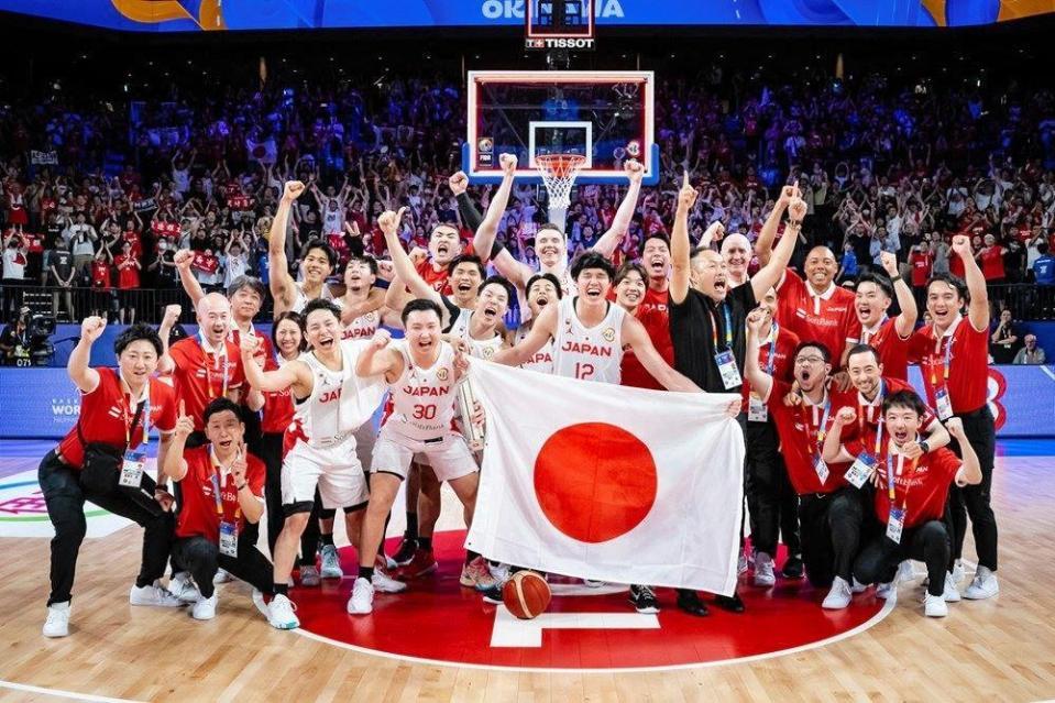 　歓喜を爆発させる日本代表チーム　©ＦＩＢＡ