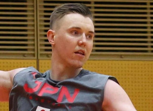 バスケ日本　ホーキンソン＆川真田が爆笑会見「沖縄で勝ってうれシーサー！」４８年ぶり五輪切符から一夜明け会見