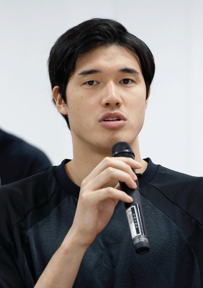 　記者会見するバスケットボール男子日本代表の渡辺雄太
