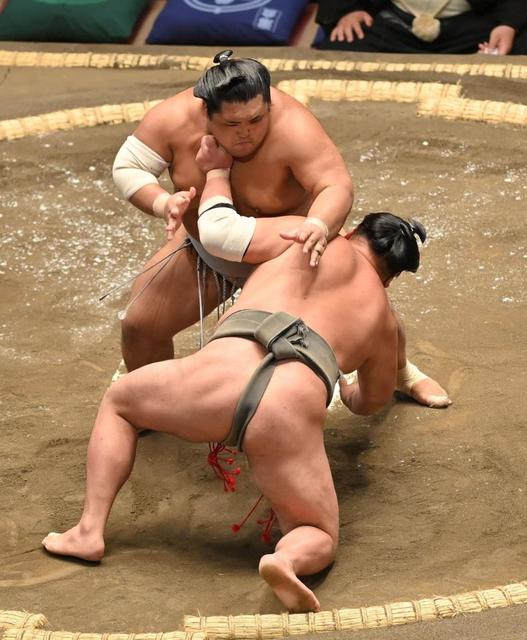 新十両の天照鵬が関取初白星　左肩手術の伯桜鵬に「自分を見て頑張ろうというような相撲をとりたい」