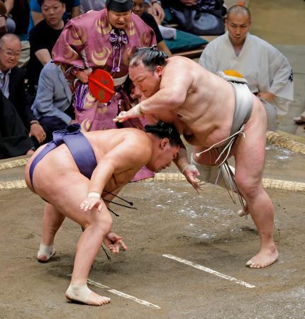 豊昇龍敗れる、霧島は２連勝　貴景勝は連敗免れ初白星