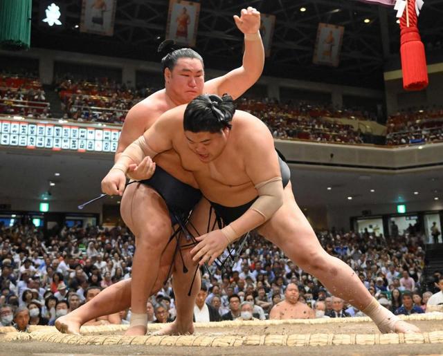 豊昇龍　新大関１勝　師匠の誕生日に記念星　のど輪で押されヒヤリ「正直ちょっと緊張」