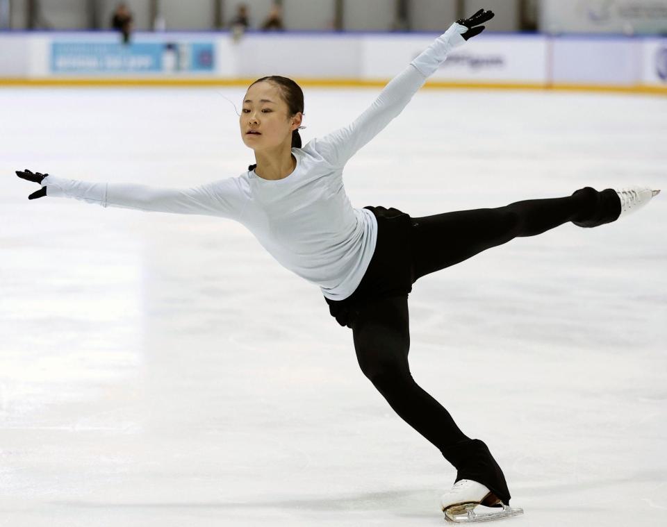 　公式練習で調整する島田麻央