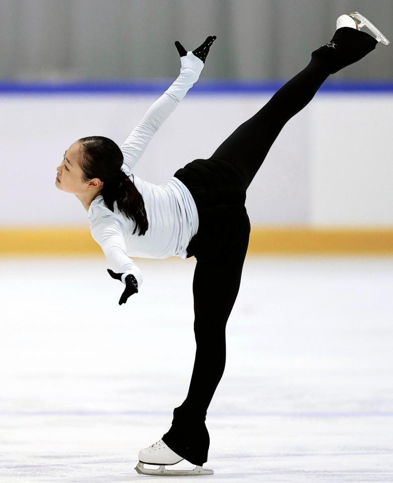 　公式練習で調整する島田麻央