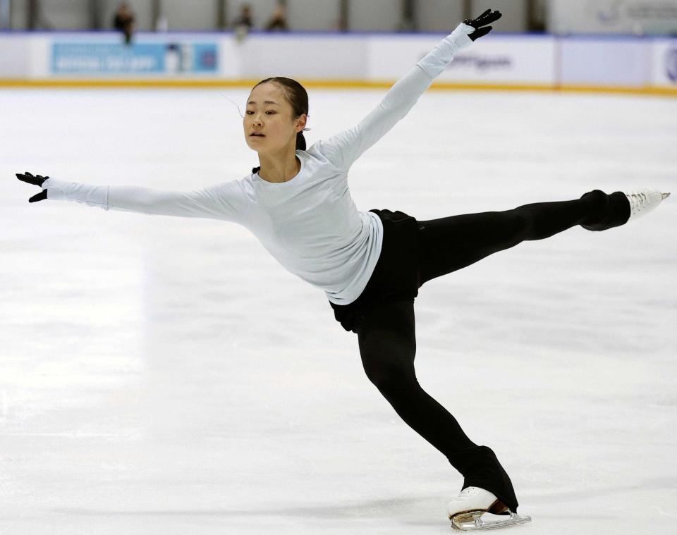 　公式練習で調整する島田麻央