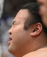 　正代に敗れて悔しそうな表情を見せる貴景勝（撮影・堀内翔）