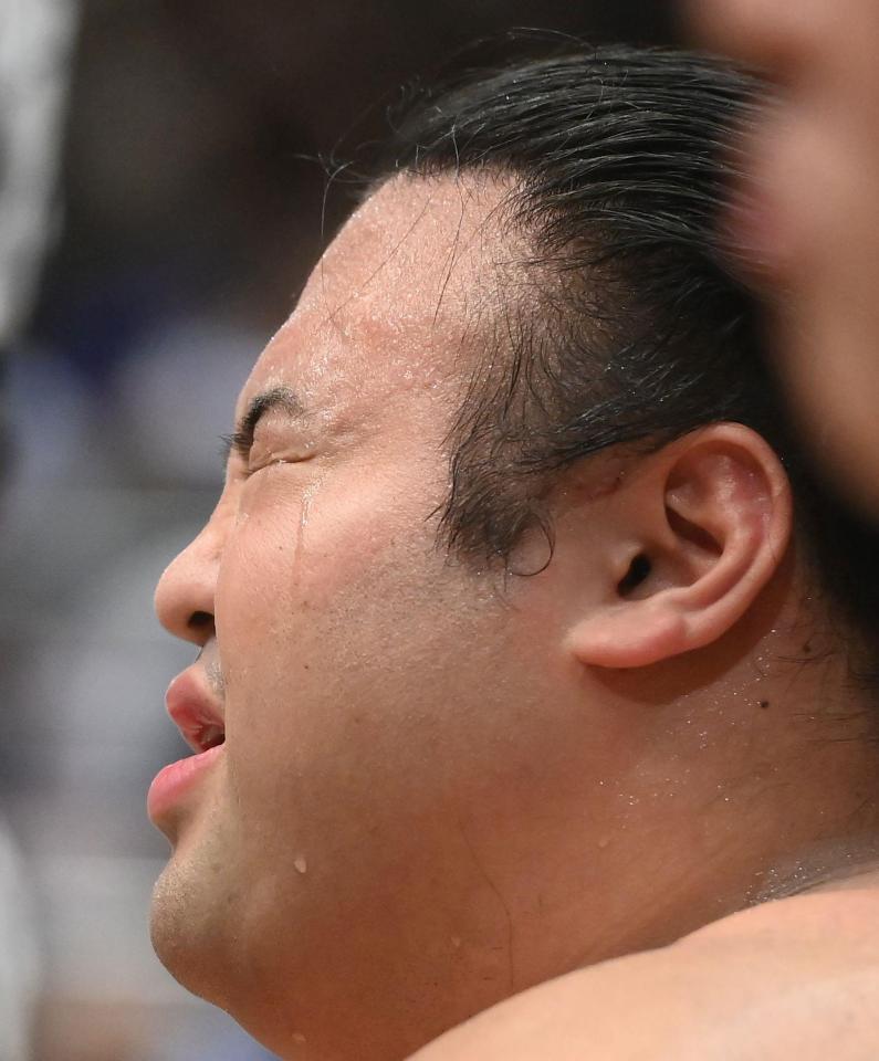 　正代に敗れて悔しそうな表情を見せる貴景勝（撮影・堀内翔）