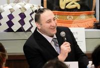 　トークイベントに登場した元大関栃ノ心のレヴァニ・ゴルガゼ氏