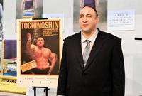 　引退相撲をＰＲする元大関栃ノ心のレヴァニ・ゴルガゼ氏