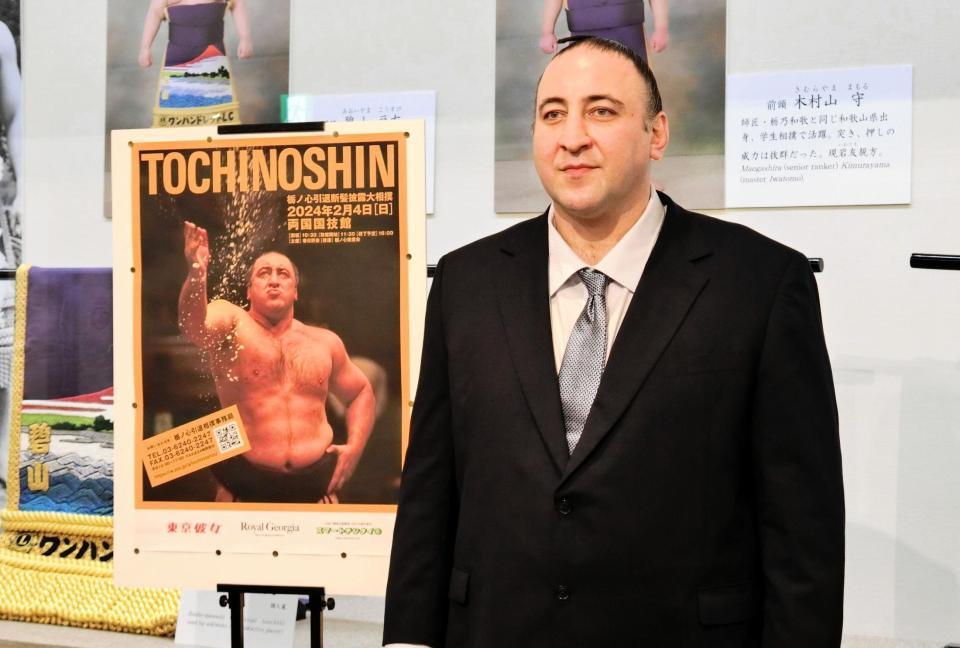 　引退相撲をＰＲする元大関栃ノ心のレヴァニ・ゴルガゼ氏