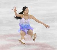 　ＳＰでジャンプで着地に失敗する本田真凜（撮影・三好信也）