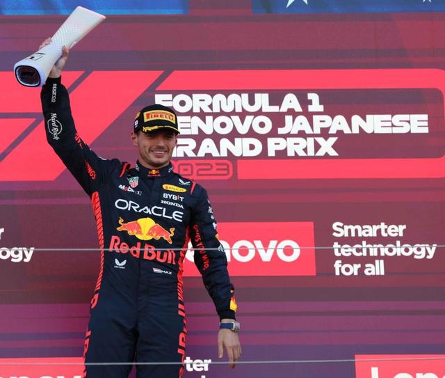 1/18 フェルスタッペン　別注　日本GP チャンピオン　角田移籍記念値下げ中 角田は入賞届かず12位 フェルスタッペンが今季13勝目 F1日本GP